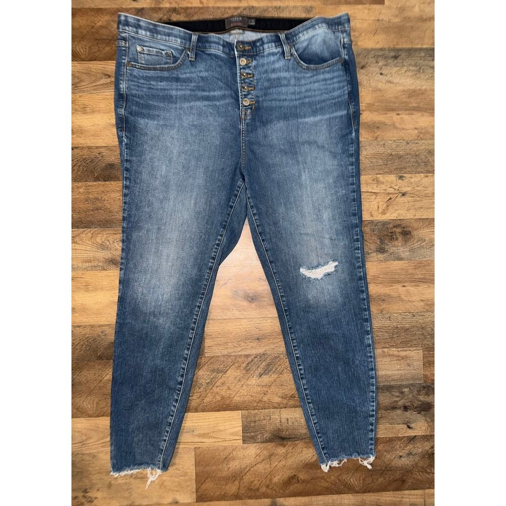 Torrid women’s button closure distressed skinny jeans